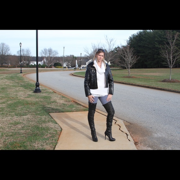 Meet your Poshers Dave and Linda - Picture 10 of 11